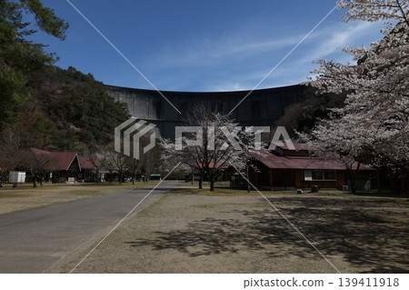Ikehara Dam and cherry blossoms in Nara Prefecture Ikehara Dam and cherry blossoms in Nara Prefecture 139411918