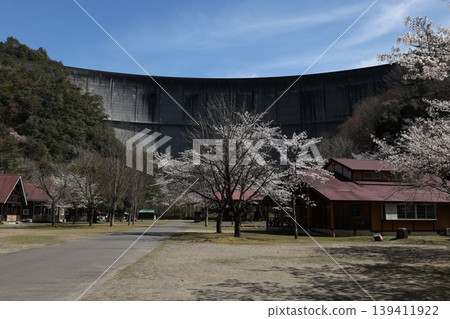 Ikehara Dam and cherry blossoms in Nara Prefecture Ikehara Dam and cherry blossoms in Nara Prefecture 139411922