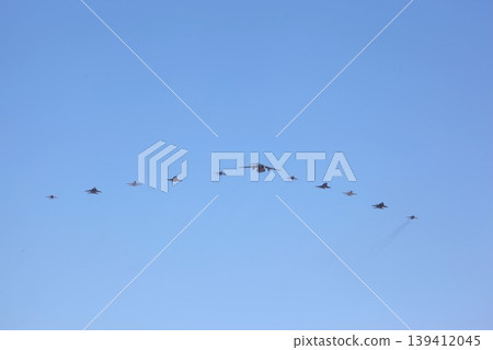 Large heterogeneous formation flight 1510 04 Large heterogeneous formation flight 1510 04 139412045