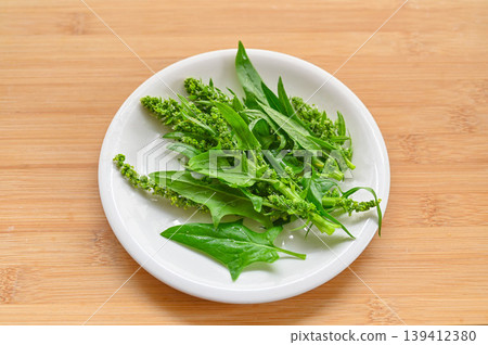 Spinach buds, flowers, and leaves Spinach buds, flowers, and leaves 139412380