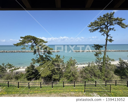 春日地平線(地點:富山縣滑川市滑川海濱公園展望台;拍攝時間:4月) 春日地平線(地點:富山縣滑川市滑川海濱公園展望台;拍攝時間:4月) 139413052