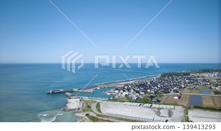 A view from around the mouth of the Kurobe River in May, the rice planting season. A view from around the mouth of the Kurobe River in May, the rice planting season. 139413293
