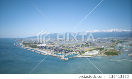 A view from around the mouth of the Kurobe River in May, the rice planting season. A view from around the mouth of the Kurobe River in May, the rice planting season. 139413323