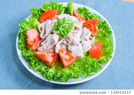 Pork Shabu-Shabu Salad: A refreshing cold shabu-shabu salad with lettuce and tomatoes. Pork Shabu-Shabu Salad: A refreshing cold shabu-shabu salad with lettuce and tomatoes. 139414337