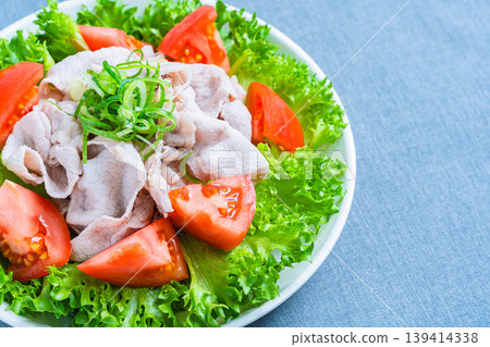 Pork Shabu-Shabu Salad: A refreshing cold shabu-shabu salad with lettuce and tomatoes. Pork Shabu-Shabu Salad: A refreshing cold shabu-shabu salad with lettuce and tomatoes. 139414338