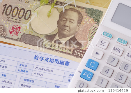 工資單通常與稅收和社會保險有關。 工資單通常與稅收和社會保險有關。 139414429
