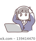 女孩抱頭，淚水盈滿了眼眶。 139414470