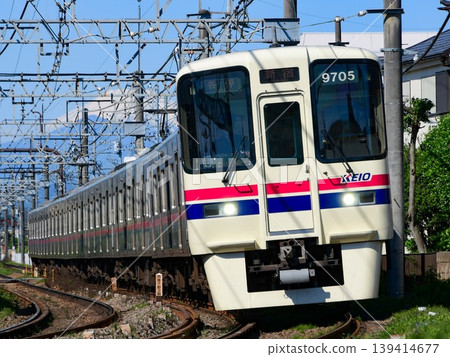 京王9000系列9705F和富士山 139414677