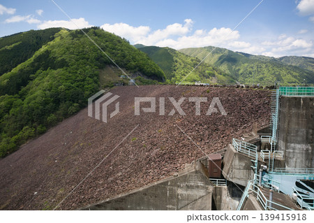 Iwaya Dam in Gero City, Gifu Prefecture, offers a view of the beautiful stonework of a rock-fill dam. Iwaya Dam in Gero City, Gifu Prefecture, offers a view of the beautiful stonework of a rock-fill dam. 139415918