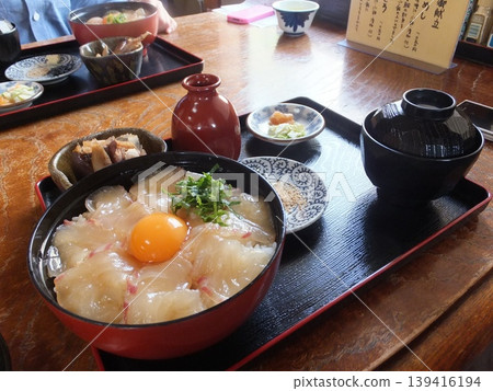 A luxurious sea bream rice dish at a hot spring inn. A luxurious sea bream rice dish at a hot spring inn. 139416194