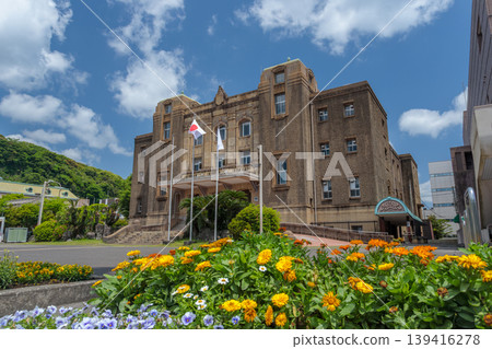 Exterior view of Kagoshima City Central Community Center with yellow flowers in the foreground (Spring greenery, Kagoshima City) Exterior view of Kagoshima City Central Community Center with yellow flowers in the foreground (Spring greenery, Kagoshima City) 139416278