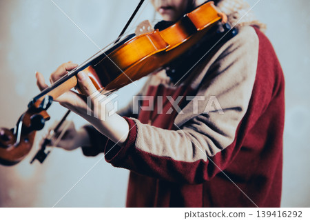 Woman playing the violin: From the left - Old-fashioned atmosphere 2 Woman playing the violin: From the left - Old-fashioned atmosphere 2 139416292