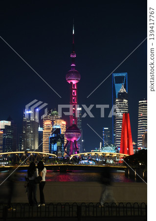 上海夜景：東方明珠塔與陸家嘴摩天大樓 139417767