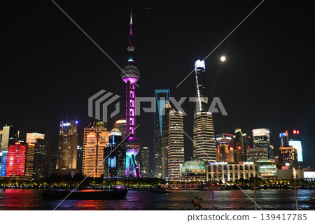 上海夜景：東方明珠塔與陸家嘴摩天大樓 139417785