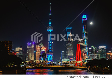 上海夜景：東方明珠塔與陸家嘴摩天大樓 139417799