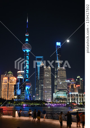 Shanghai night view: Oriental Pearl Tower and the skyscrapers of Lujiazui Shanghai night view: Oriental Pearl Tower and the skyscrapers of Lujiazui 139417802