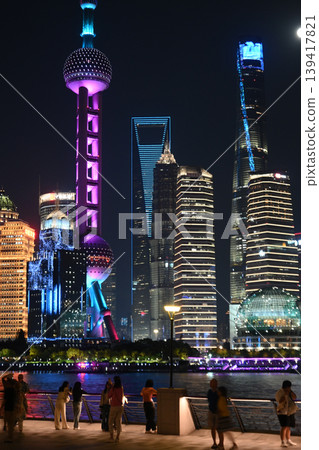 上海夜景：東方明珠塔與陸家嘴摩天大樓 139417821