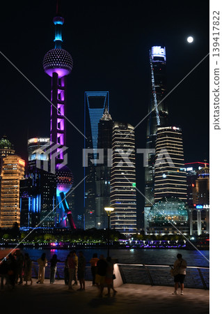 上海夜景：東方明珠塔與陸家嘴摩天大樓 139417822