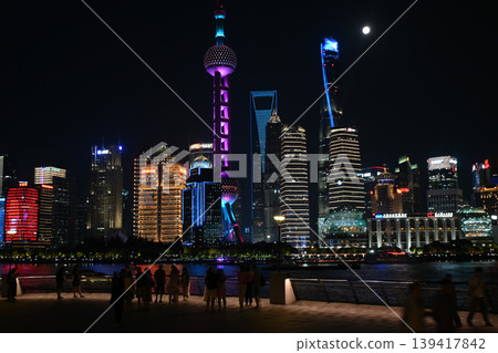 Shanghai night view: Oriental Pearl Tower and the skyscrapers of Lujiazui Shanghai night view: Oriental Pearl Tower and the skyscrapers of Lujiazui 139417842