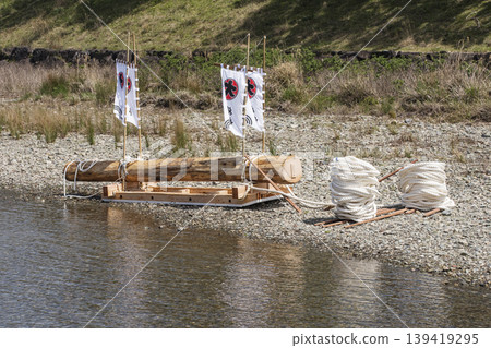儀式船和五十鈴川的景色;第一次拔木儀式;拔河;神社搬遷儀式;拔官木;令和時代的拔木儀式;拔木儀式;伊勢神宮的式年重建。 儀式船和五十鈴川的景色;第一次拔木儀式;拔河;神社搬遷儀式;拔官木;令和時代的拔木儀式;拔木儀式;伊勢神宮的式年重建。 139419295