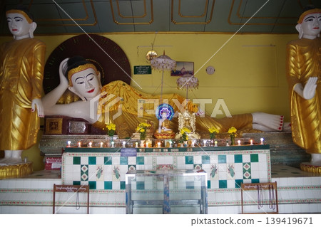 緬甸毛淡棉的佛教寺廟 139419671