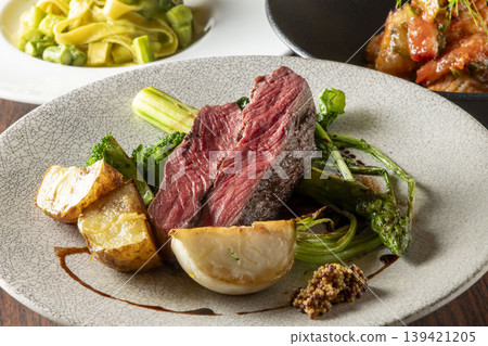 Steak and vegetable plate Steak and vegetable plate 139421205