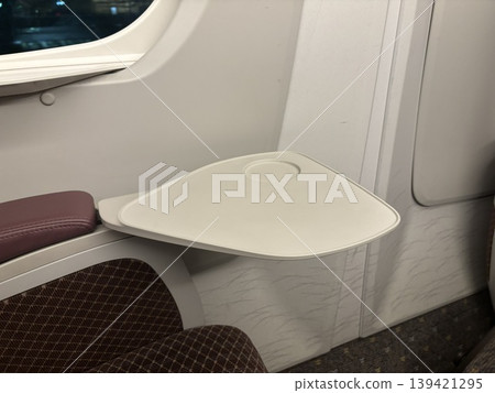Side table in the Green Car of the Tokaido-Sanyo Shinkansen 139421295