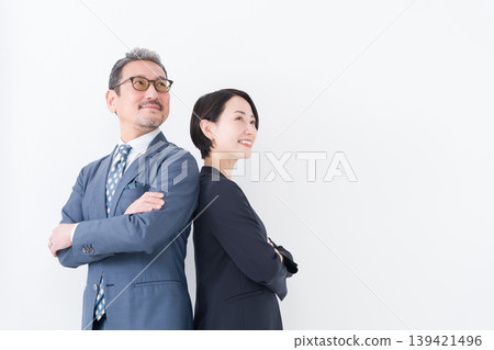 穿西裝的商人 穿西裝的商人 139421496