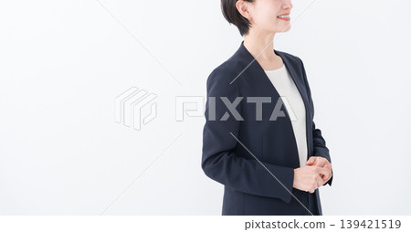 Middle-aged businesswoman and white background 139421519