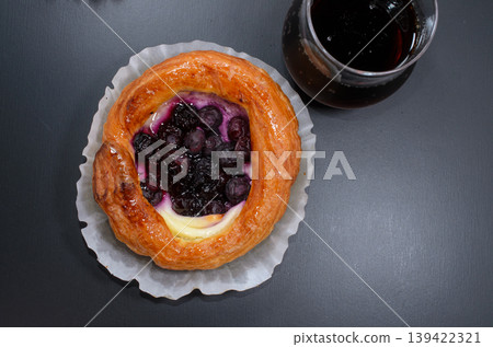 一款略顯新穎的藍莓丹麥酥餅 139422321