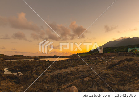 屋久島,海上阿爾卑斯山:春田海岸和山脈,傍晚景色(夏季) 屋久島,海上阿爾卑斯山:春田海岸和山脈,傍晚景色(夏季) 139422399
