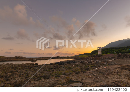 屋久島，海上阿爾卑斯山：春田海岸和山脈，傍晚景色（夏季） 139422400