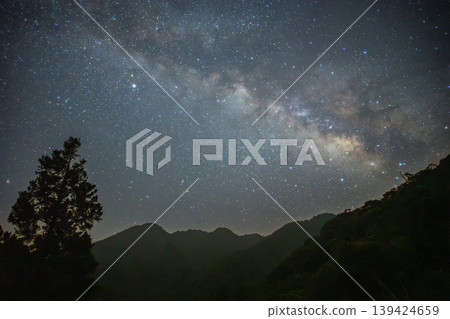屋久島,海洋阿爾卑斯山:銀河星空美景(夏季) 屋久島,海洋阿爾卑斯山:銀河星空美景(夏季) 139424659