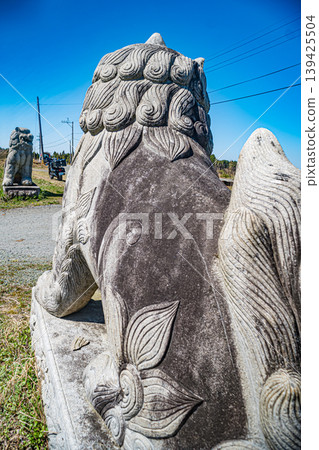Giant guardian lion statues in Aso, Kumamoto Giant guardian lion statues in Aso, Kumamoto 139425504