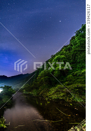 Starry sky and fireflies (Maniwa City, Okayama Prefecture) *Location of photo is indicated in the comments section of the work. Starry sky and fireflies (Maniwa City, Okayama Prefecture) *Location of photo is indicated in the comments section of the work. 139426117