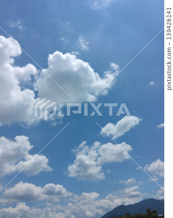 藍天白雲飄浮 藍天白雲飄浮 139426141