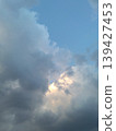 陽光透過雲層偷看 139427453