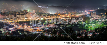 Panoramic night view of the Tsuyama Basin from "Hachijoiwa," the stone quarry for Tsuyama Castle. *The shooting location is indicated in the comments section of the work. 139428716