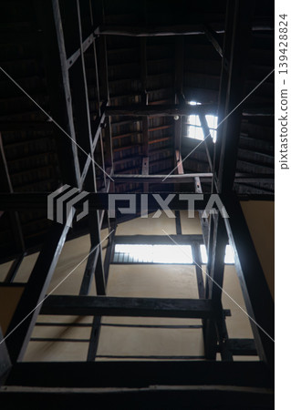 A magnificent view of the beams visible at the interior entrance of Katsukawa-ya, a cultural property designated by Ena City. A magnificent view of the beams visible at the interior entrance of Katsukawa-ya, a cultural property designated by Ena City. 139428824
