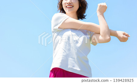 女性做伸展/運動 139428925