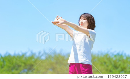 女性做伸展/運動 139428927
