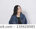 Women in denim fashion 139428985