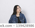 Women in denim fashion 139428986