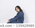 Women in denim fashion 139428989