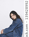 Women in denim fashion 139428992