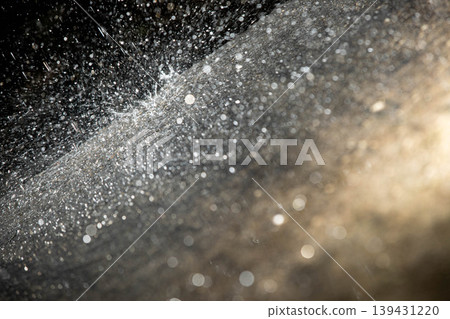 水花四濺的畫面 139431220