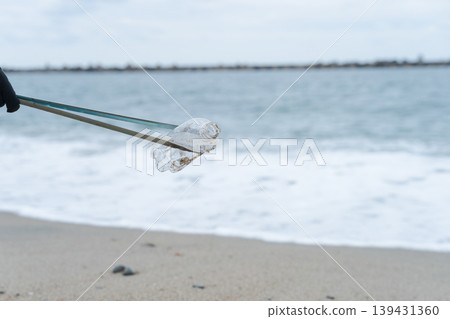 People picking up trash at the beach People picking up trash at the beach 139431360