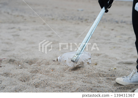 People picking up trash at the beach People picking up trash at the beach 139431367