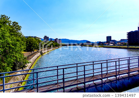 【福岡】福岡初夏:從室見橋眺望室見川及河畔風光 【福岡】福岡初夏:從室見橋眺望室見川及河畔風光 139431497