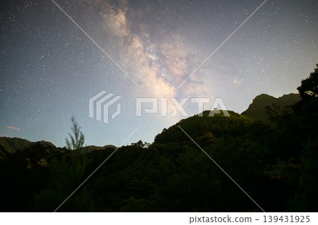 銀河星空,海洋阿爾卑斯山,屋久島(夏季) 銀河星空,海洋阿爾卑斯山,屋久島(夏季) 139431925